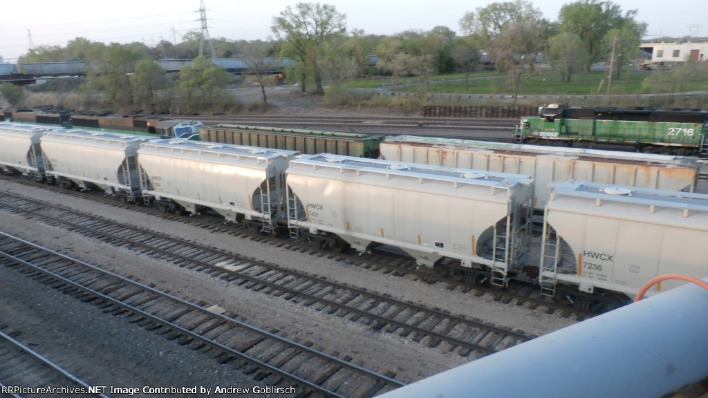 BNSF 2716, HWCX 7236 & 7421